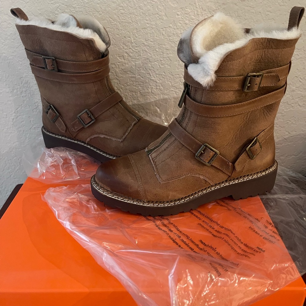 Brand new Arturo Chiang leather boots, color brown, size 7.5